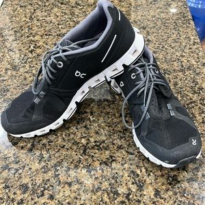 On Cloud 5 Women’s black shoes.